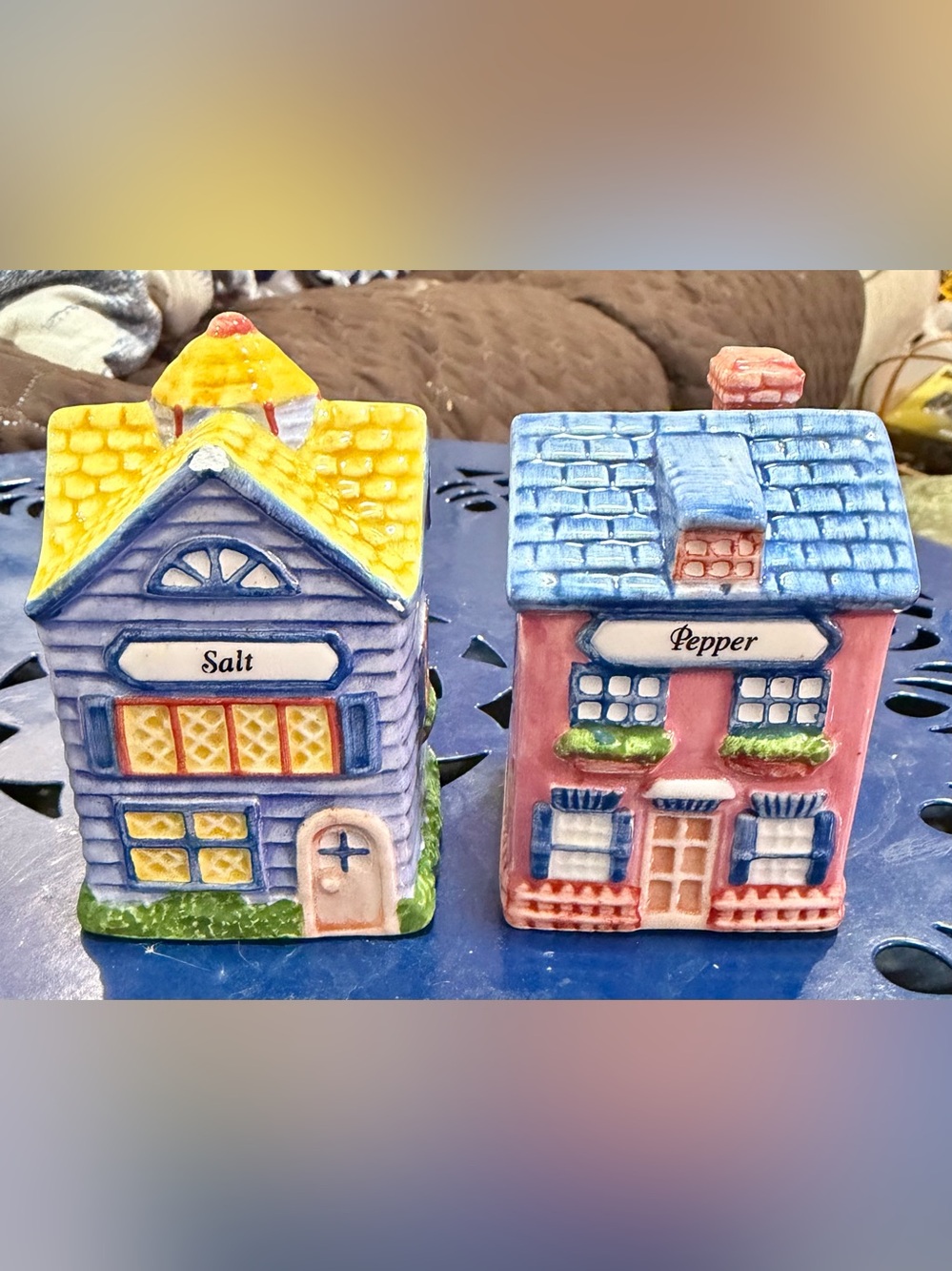 Vintage Avon Cottage Collection House Salt and Pepper Shakers Set – 1997 Ceramic